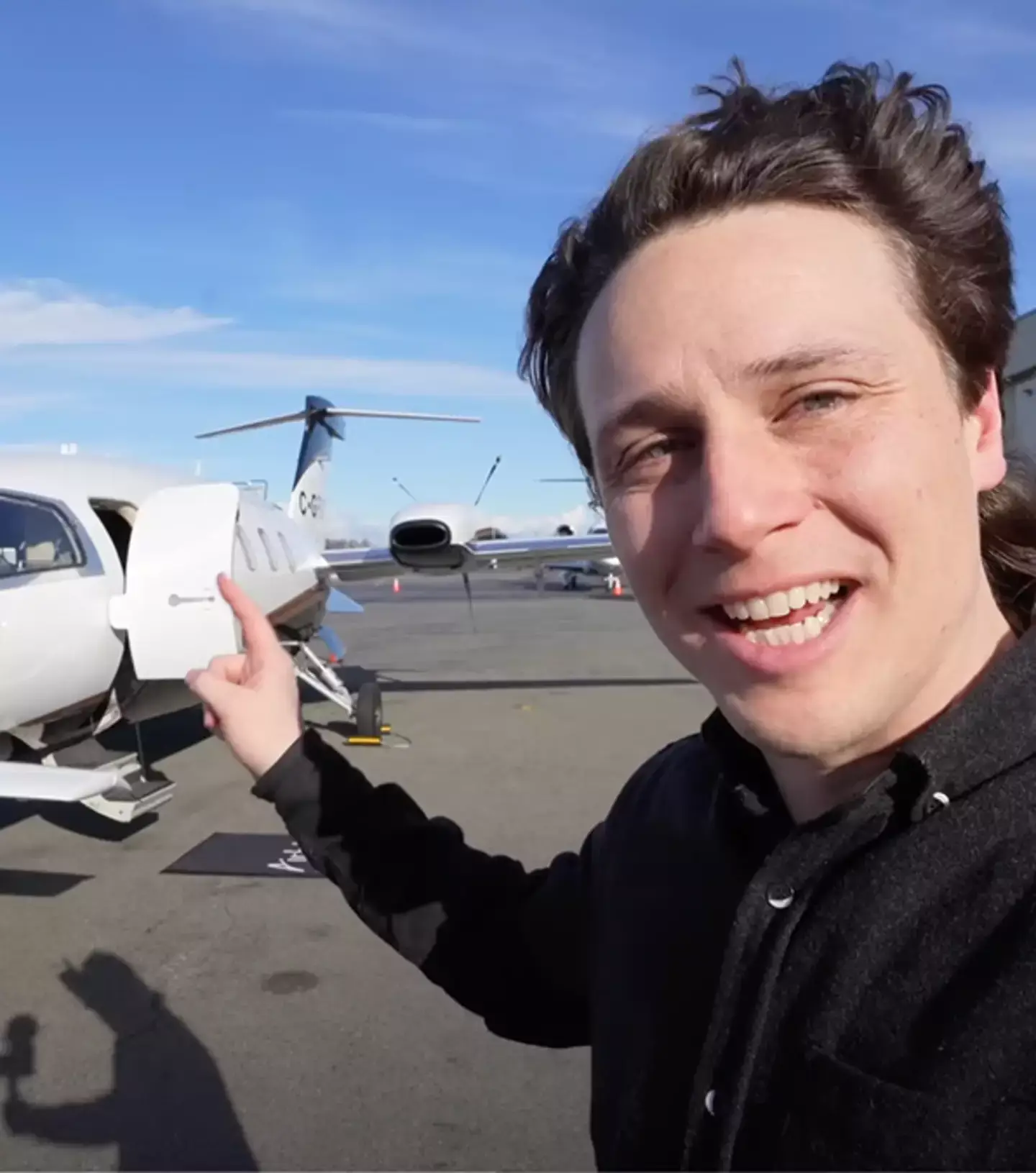 The YouTuber documented his experience on the private jet (YouTube/@DownieLive)