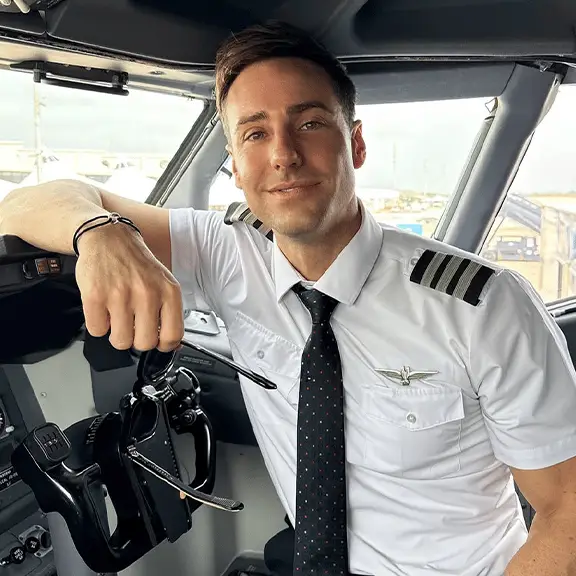 Commercial airline pilot breaks down exact amount he makes per flight