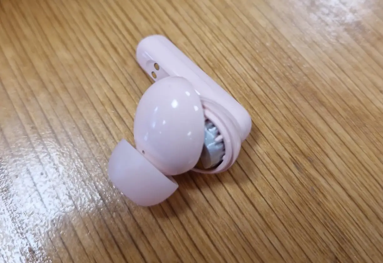 These earbuds come in an array of colors (Amazon Reviews)