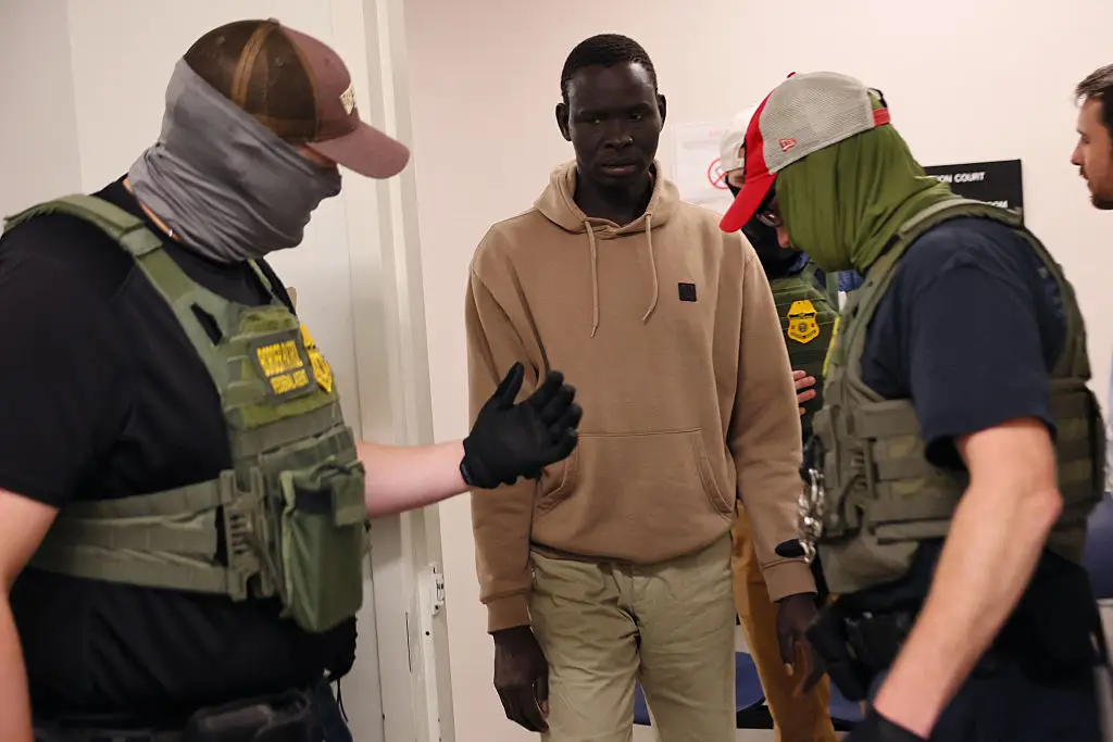 ICEBlock allows users to track agents' locations, offering additional info like their clothing and vehicles (Michael M. Santiago/Getty Images)