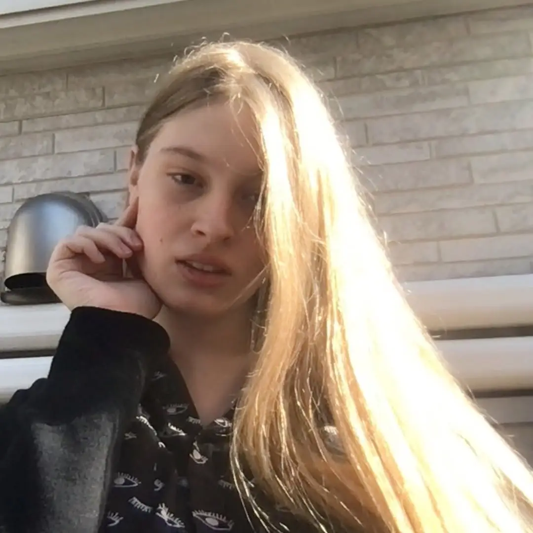 Vivian Wilson opened up about her family (Instagram/@vivllainous)