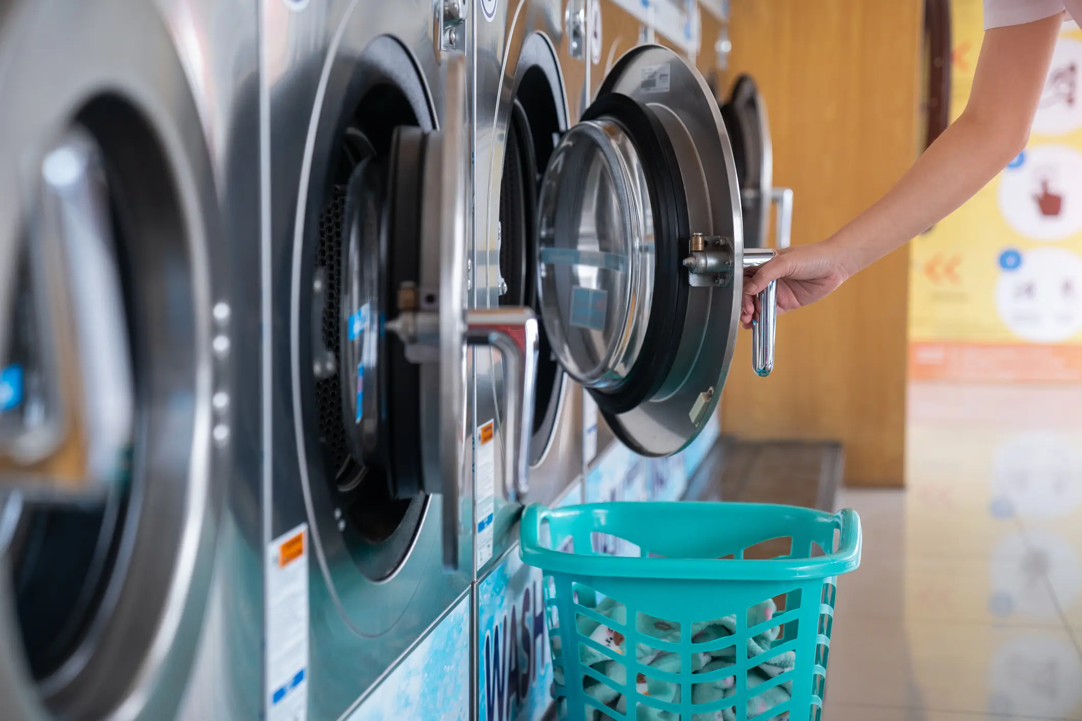 One man's laundromat brought him over $4,000 in two weeks. (manusapon kasosod/Getty)