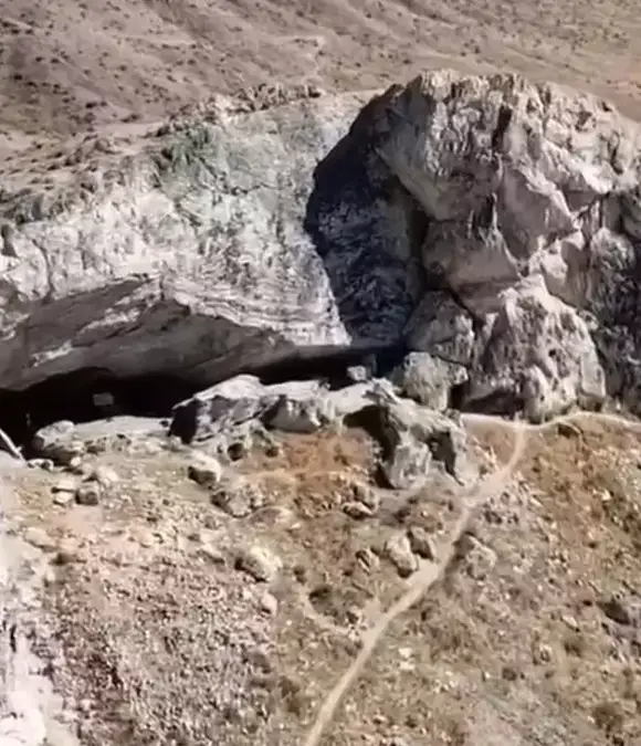 Some of the giant skeletons measure up to 10 feet tall / History Channel