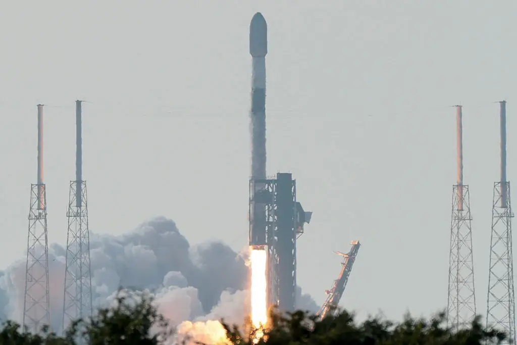 Elon Musk's SpaceX crashed a rocket part on the Moon (Joe Raedle/Getty Images)