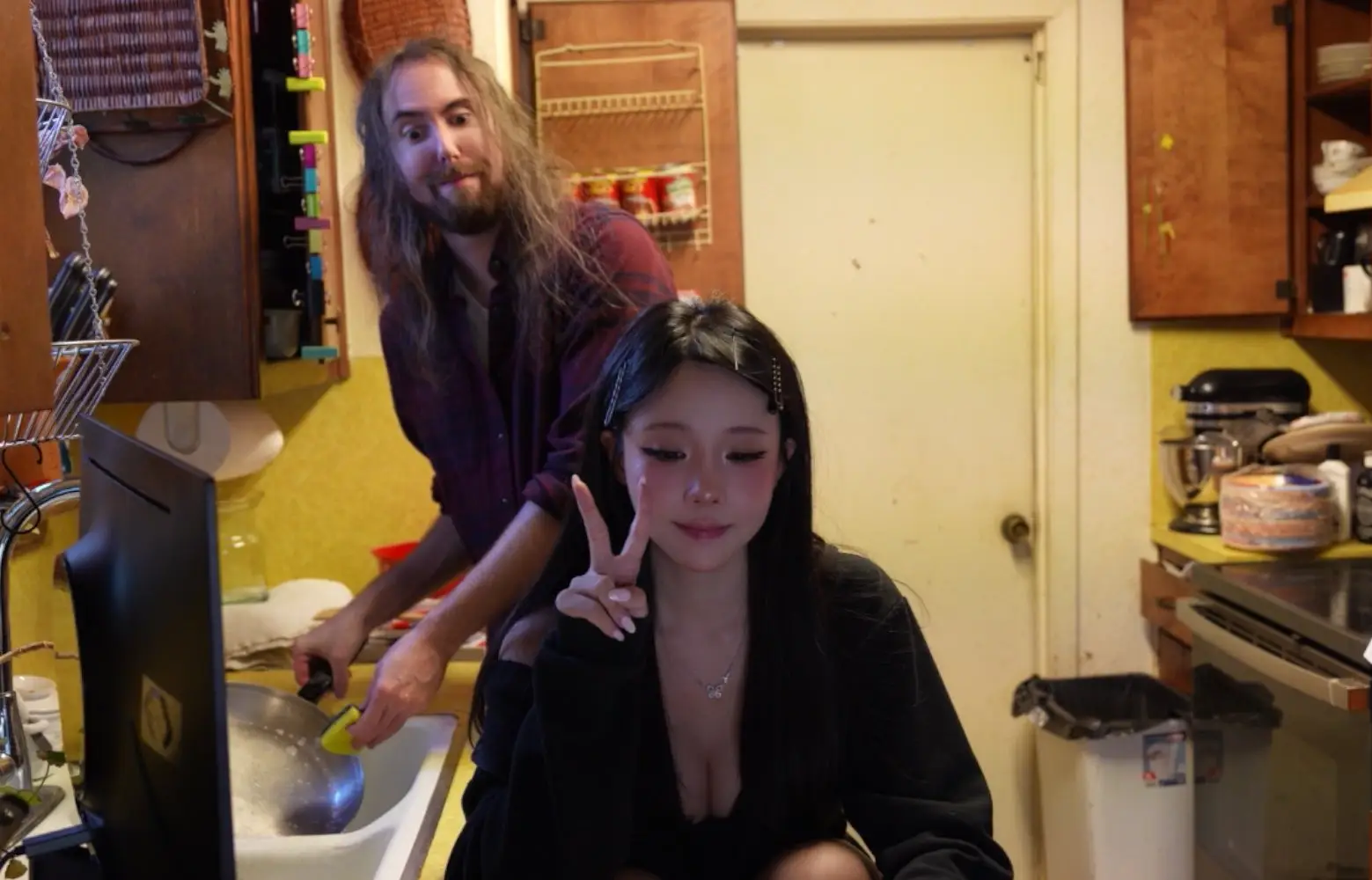 People have questioned Kaise's motivations for associating with Asmongold on social media (X/liveforkaise)