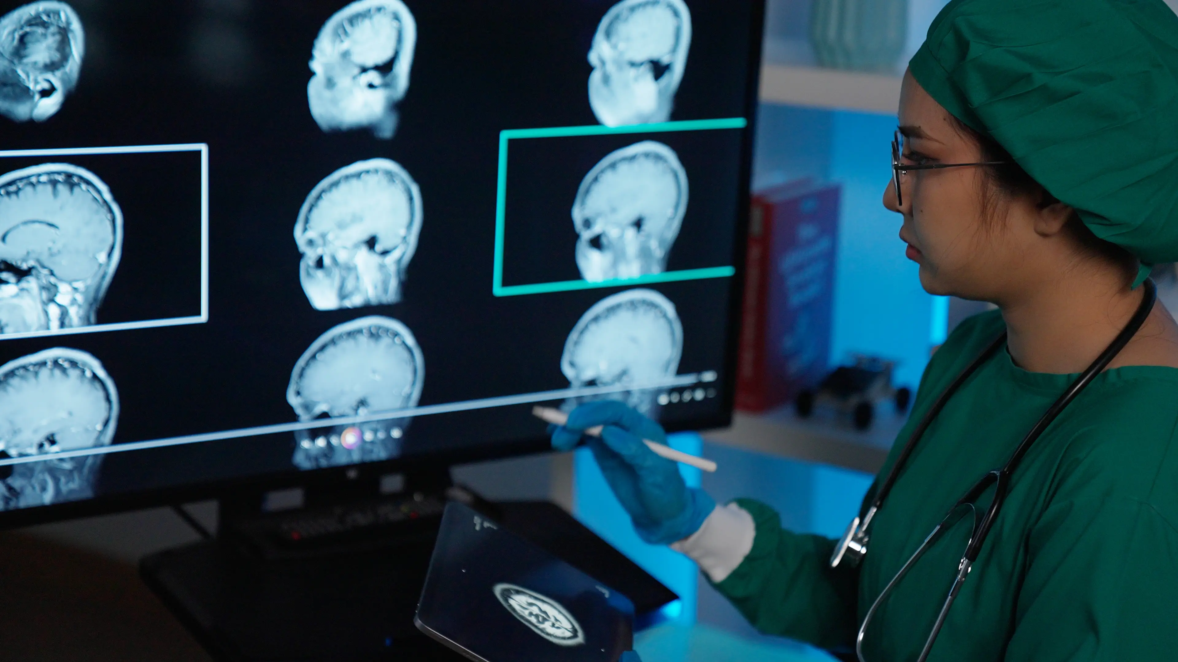 People who had recovered from Covid-19 completed working-memory tasks while undergoing brain scans (Tunvarat Pruksachat/Getty Images)