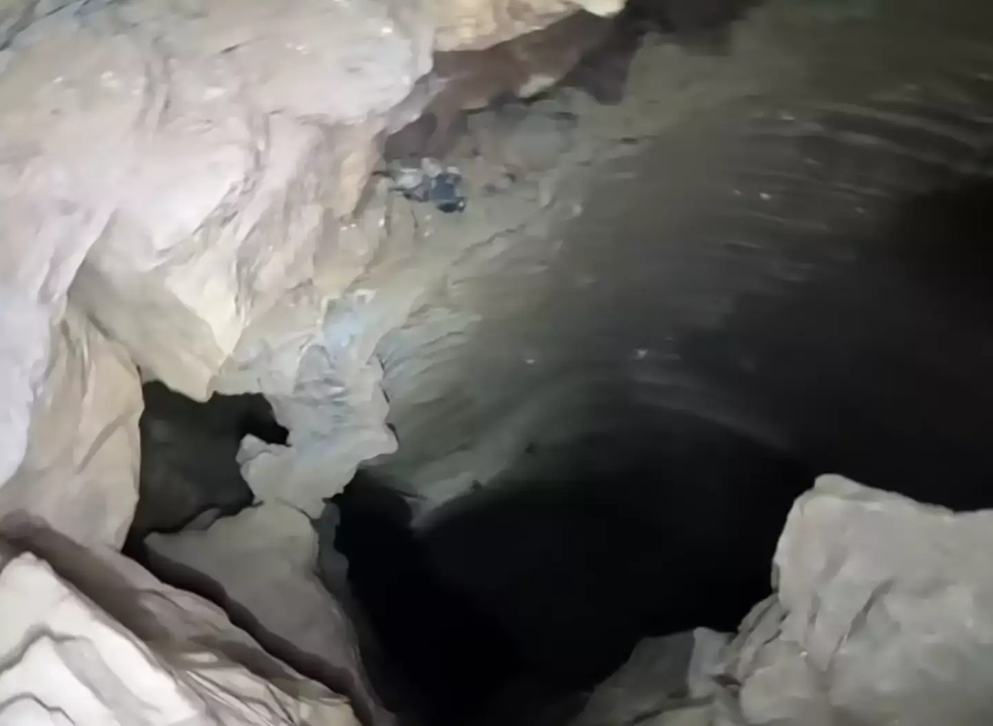 The GoPro was lowered into the dark pit (YouTube/ActionAdventureTwins)
