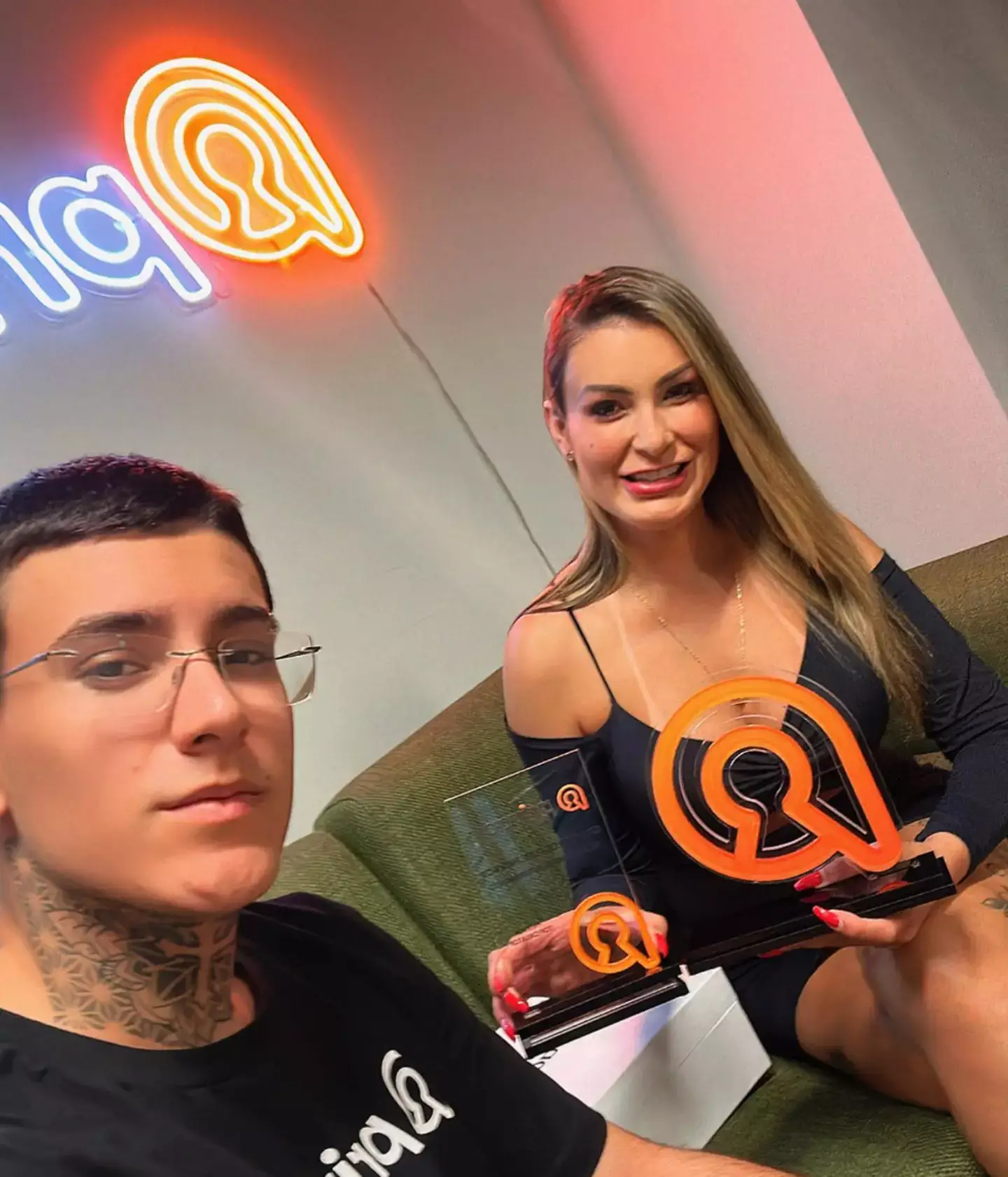 The mother and son work together (Instagram/@arthururachoficial/@andressaurachoficial) 