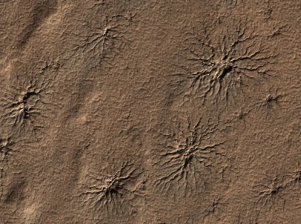 Spider-like cracks in the soil are known as araneiforms / Universal History Archive / Contributor / Getty