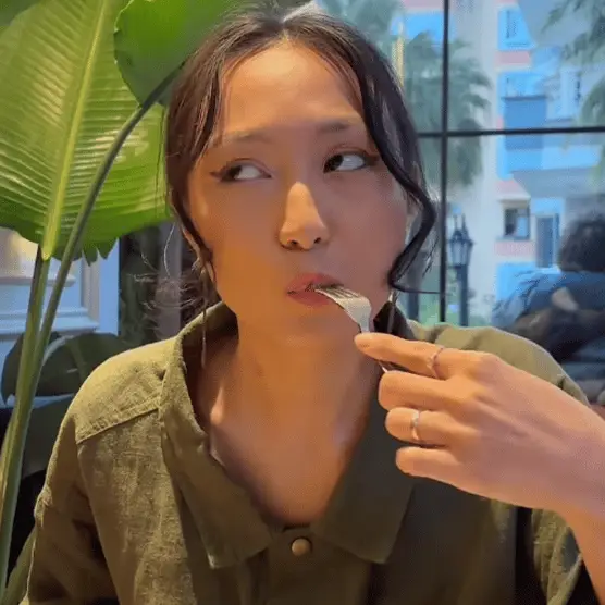 Scientist explains how to avoid eating microplastics as research reveals they're hiding in our food