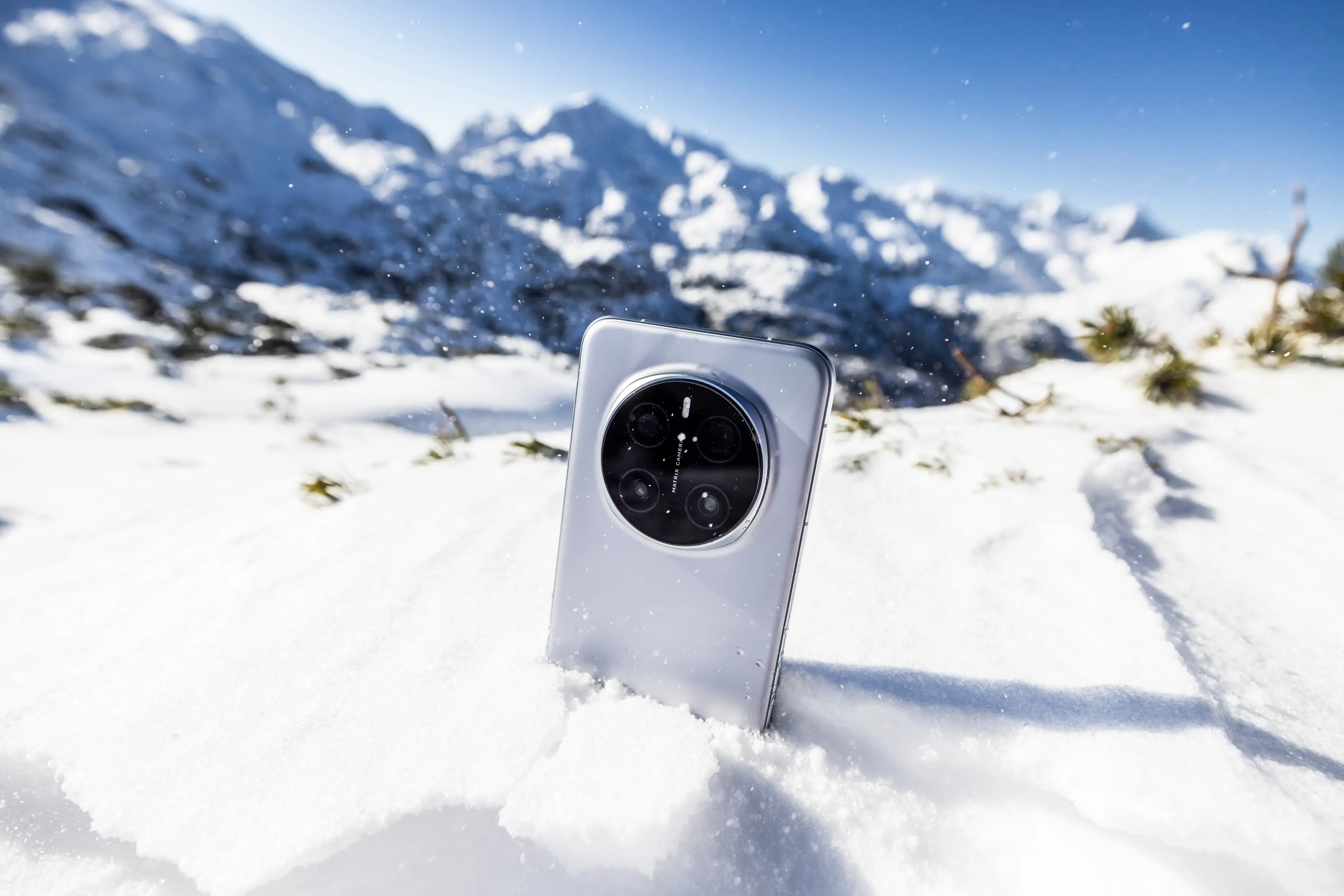 The new smartphone offers some groundbreaking features (Honor)