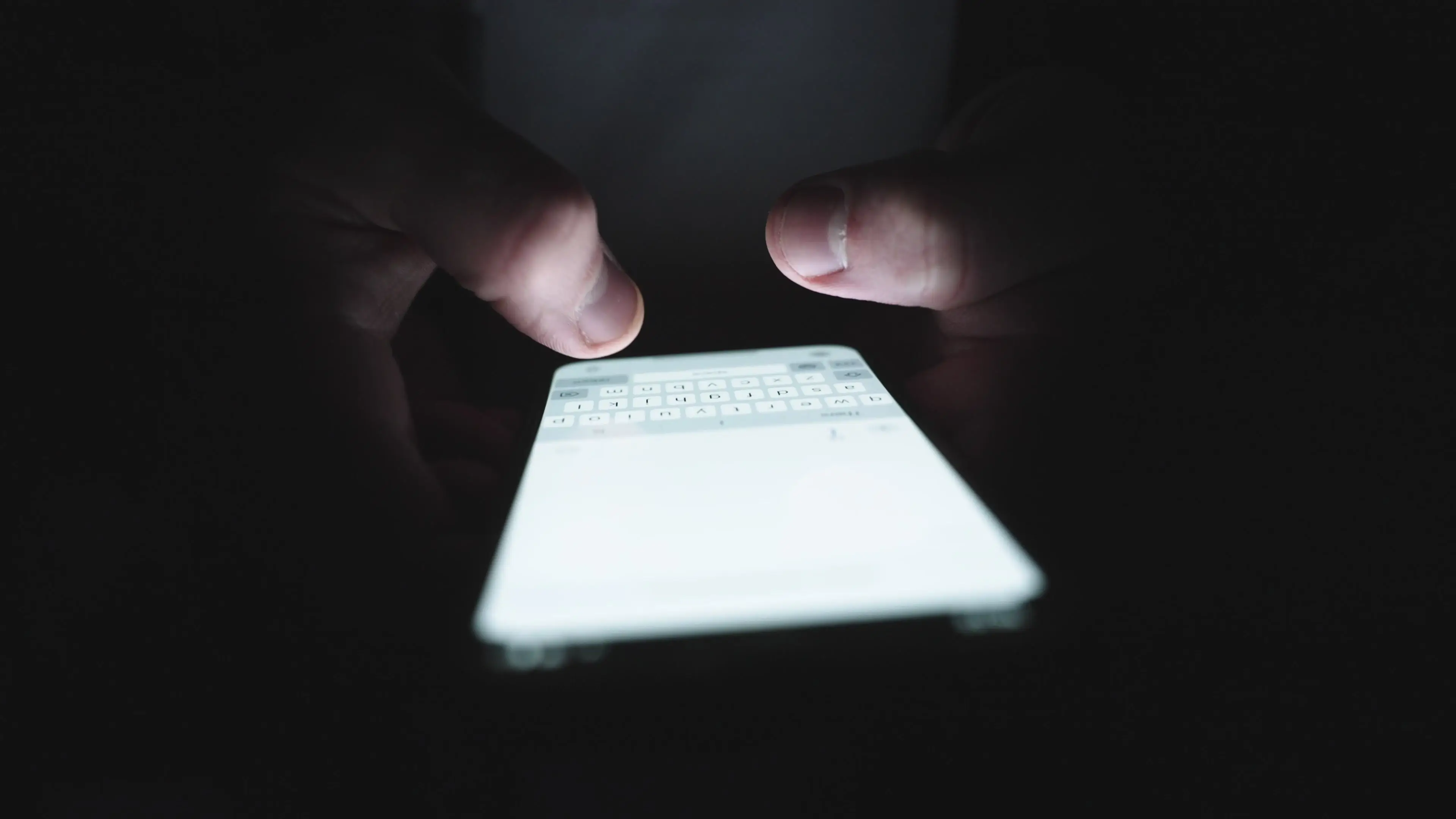An ex-Apple worker shared a tip to help with one-handed texting (Nataliya Dmytrenko/Getty)