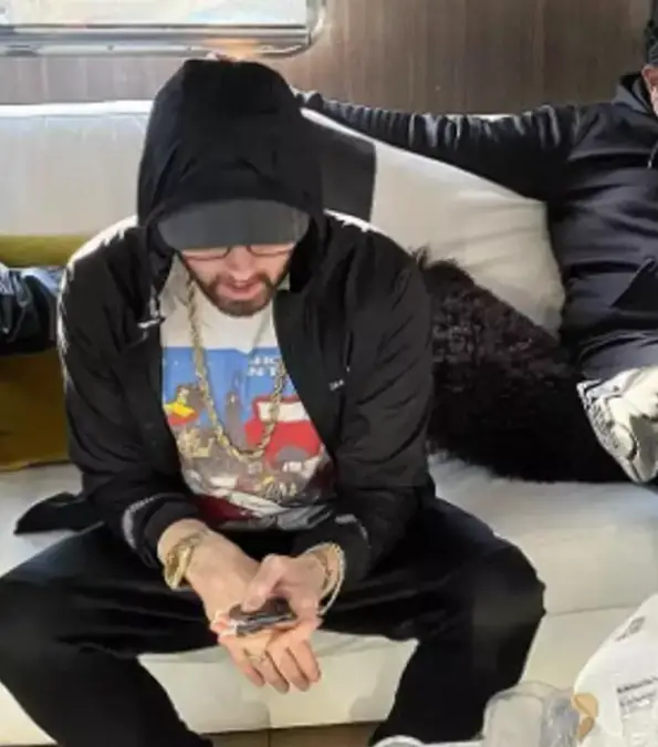 Eminem was spotted by his fans using an old BlackBerry phone /djwhookid/Instagram