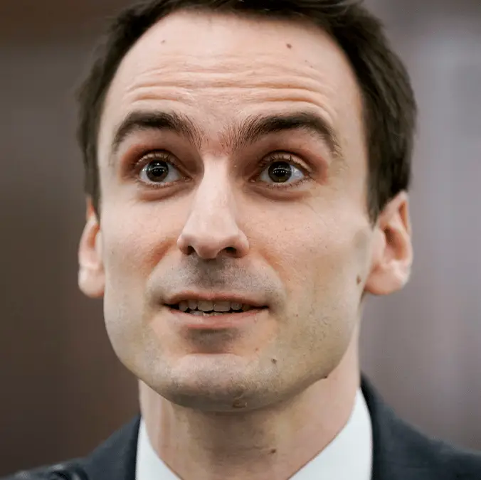 White House exec forced to issue statement after claiming US has technology to 'manipulate time and space'