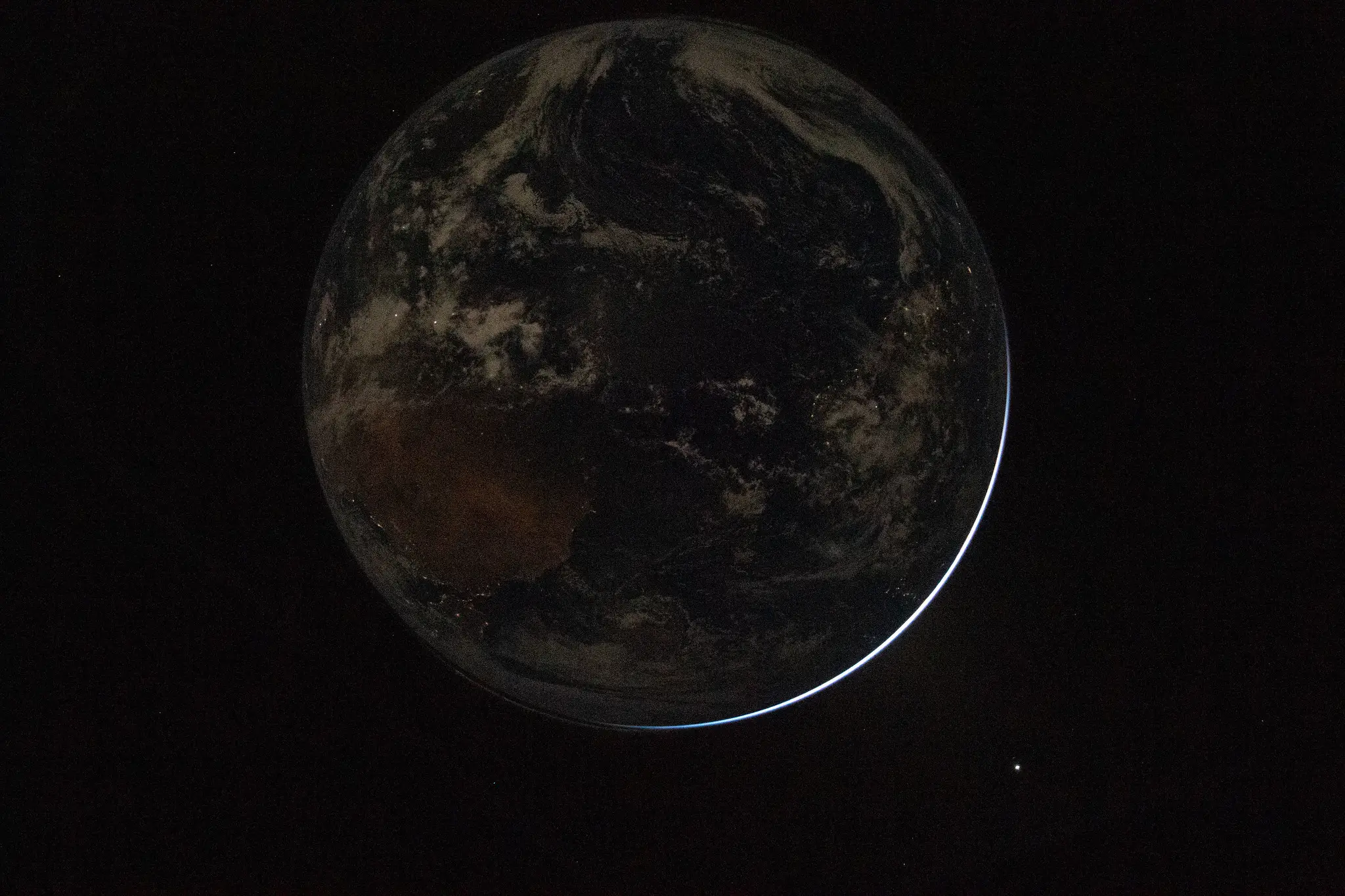 Artemis astronauts were able to see the Earth's 'dark side' and the Moon in full daylight at a certain point during the trip (NASA)