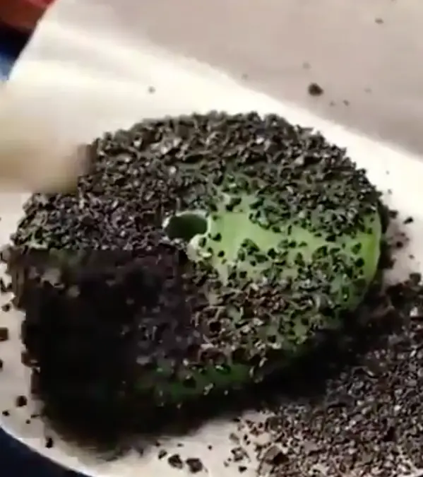 The answers lies in the vinyl 'grooves' / X/@learnsomething