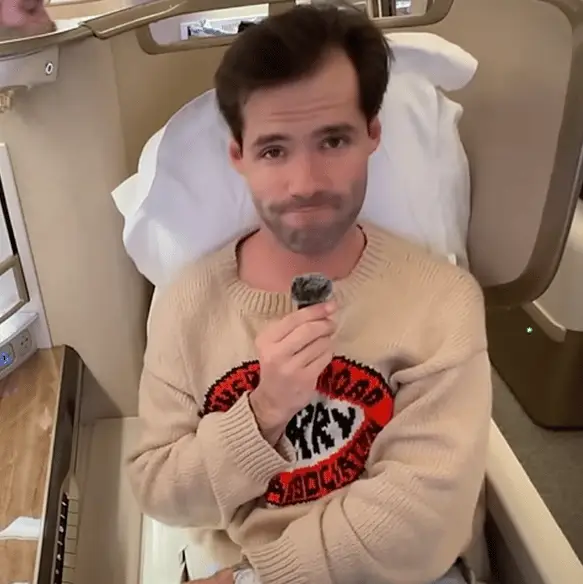 Man 'raw-dogged' $13,000 flight for 14 hours and felt like he was 'losing his mind'