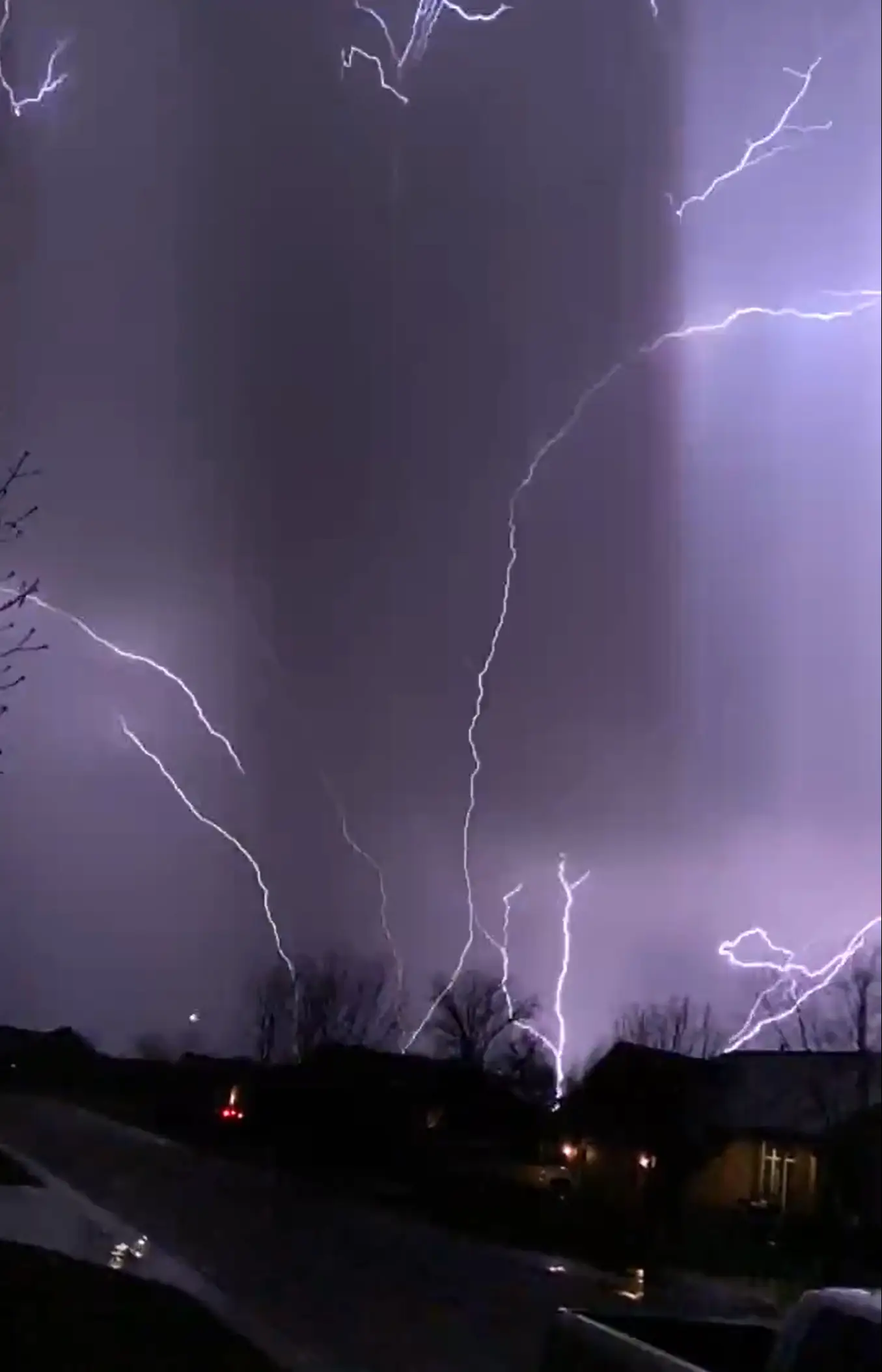 The upward lightning electrifies the night sky in Kansas. (Taylor Vonfeldt/X)
