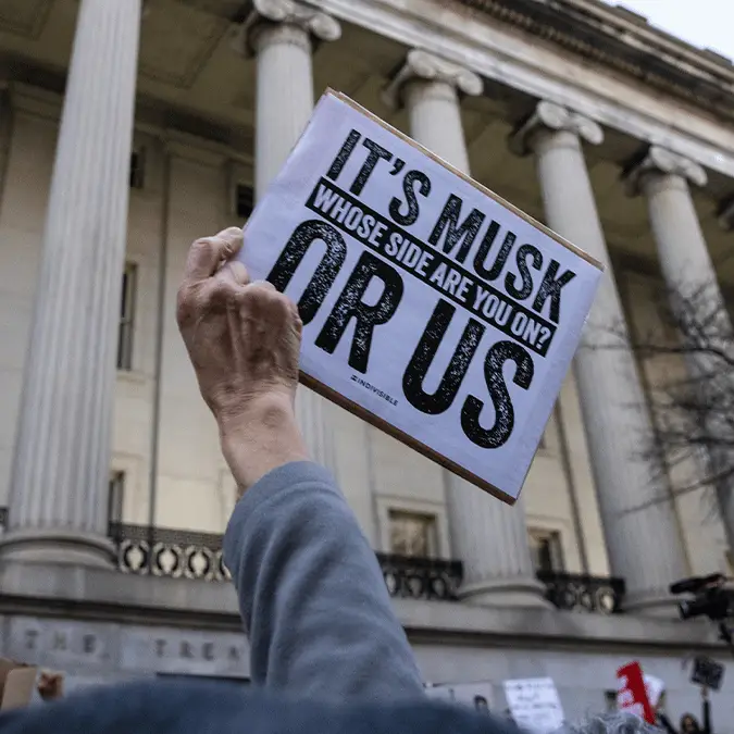 Jeff Bezos-owned paper The Washington Post pull $115,000 ad calling to 'fire' Elon Musk