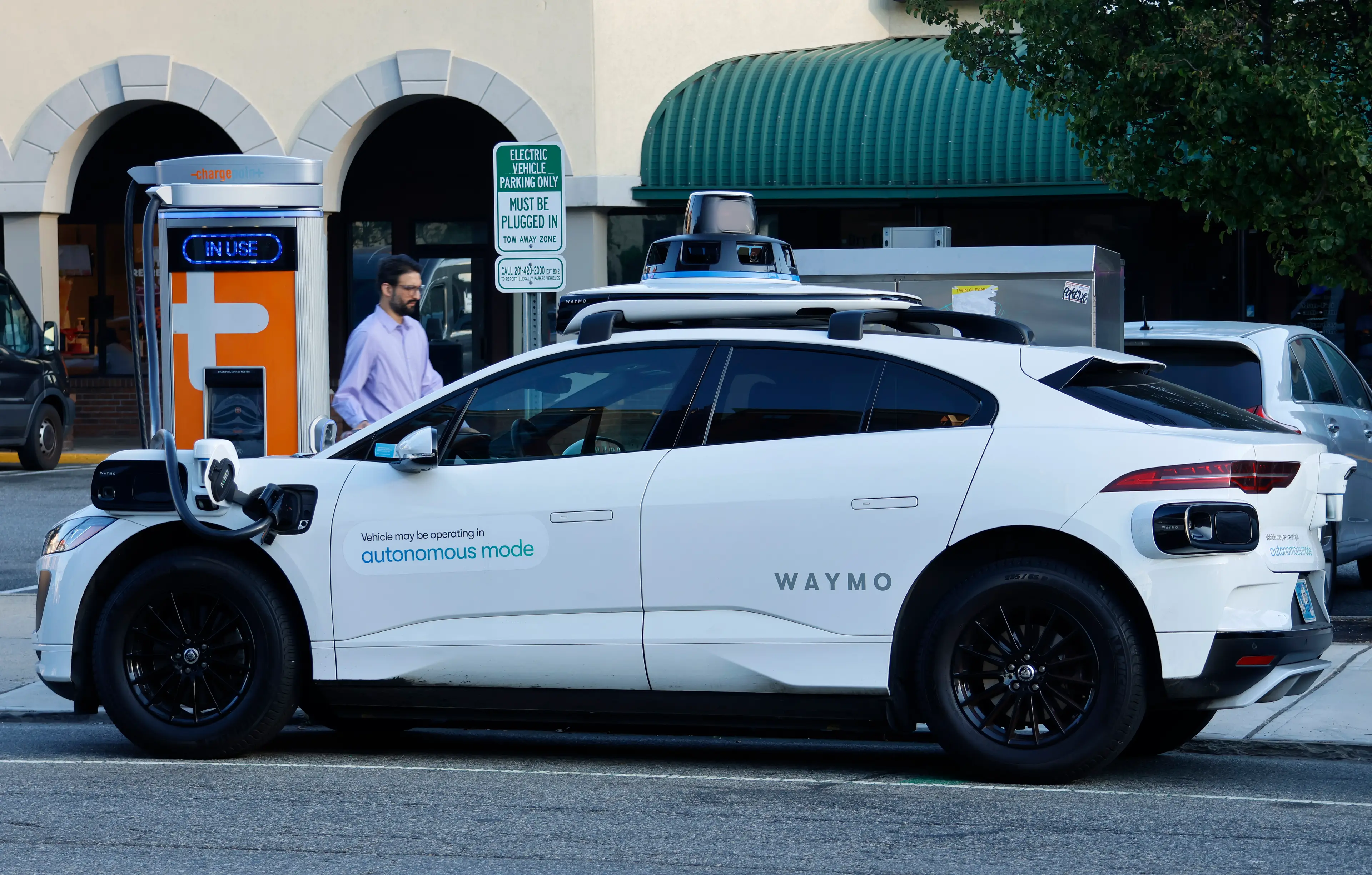 The robotaxi has exhibited bizarre behavior (Gary Hershorn/Getty Images)