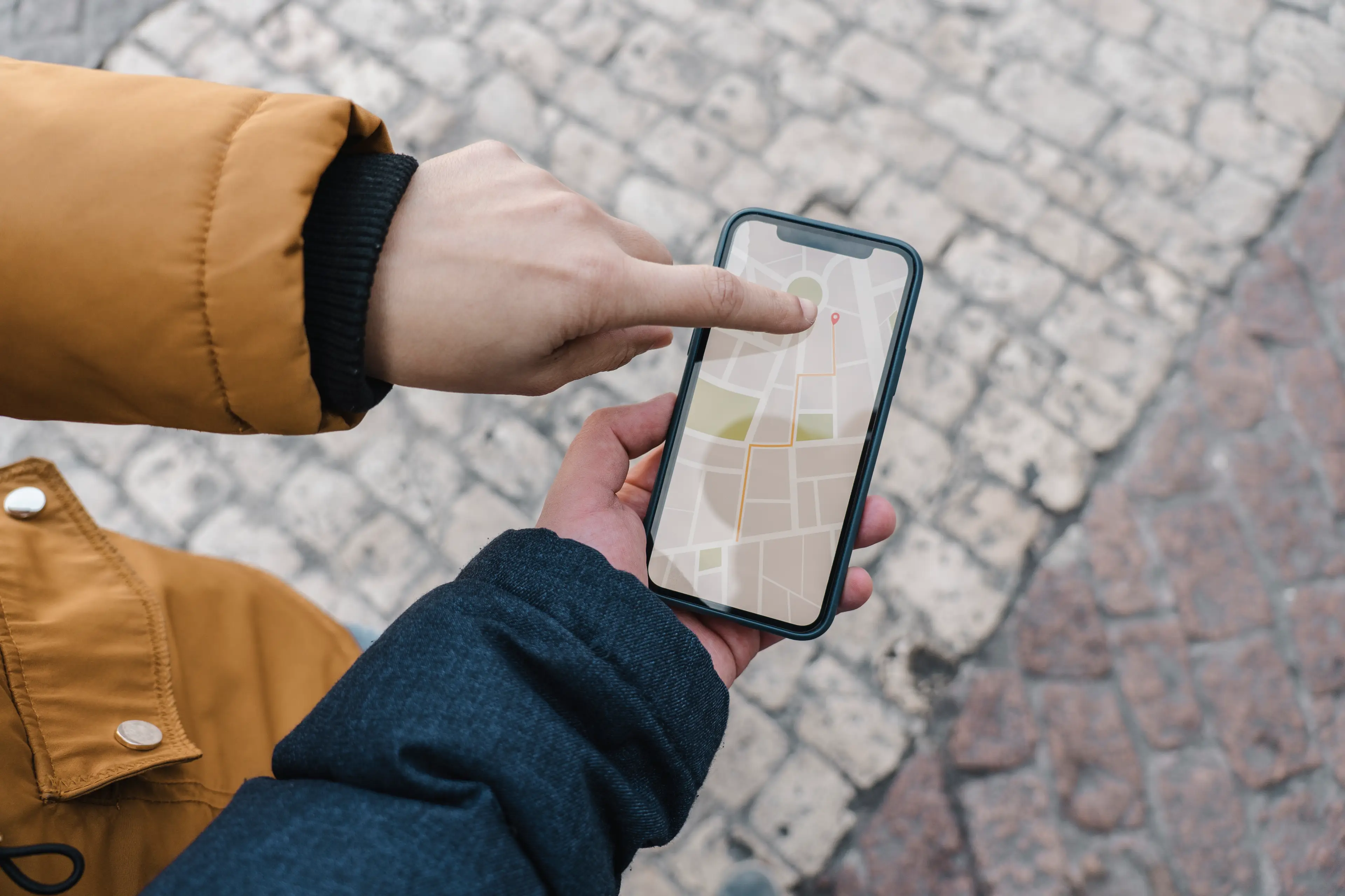 Do you share your location with your significant other? (David Espejo/ Getty)