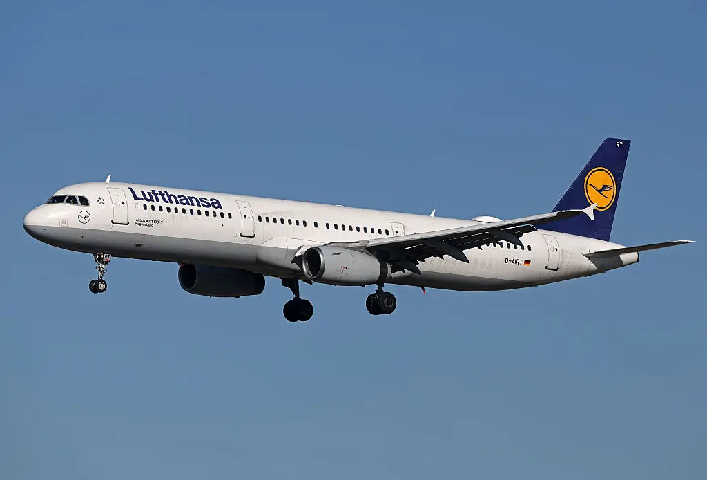 Lufthansa has officially limited power banks on planes (Joan Valls/ Urbanandsport / NurPhoto via Getty Images)