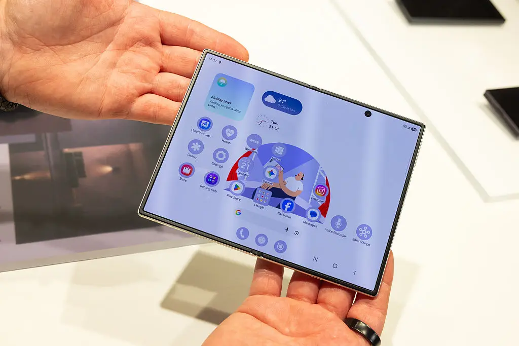 Devices like the Fold 8 can make the most of DroidDeck (Bloomberg / Contributor / Getty)
