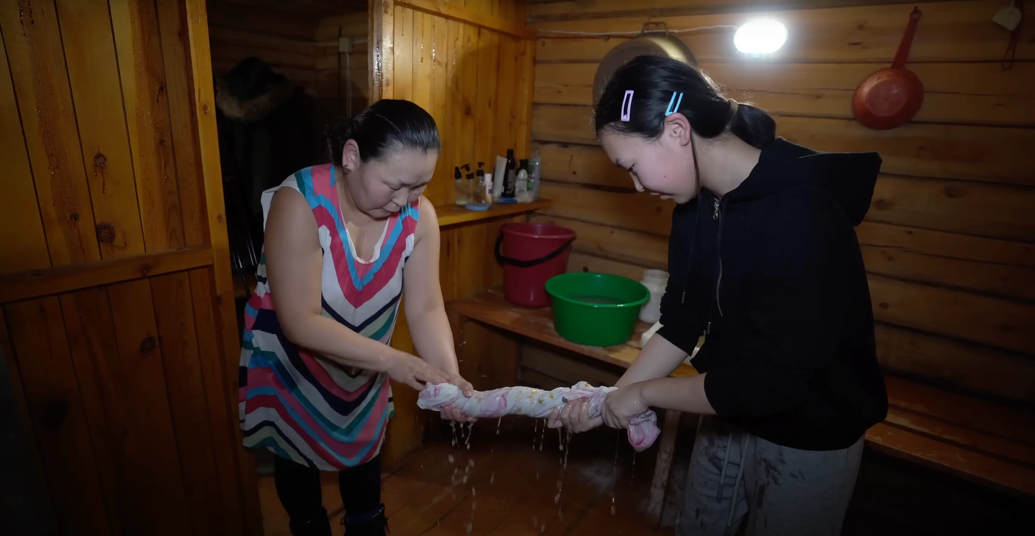 The family spend Sundays showering and doing laundry (YouTube/@KiunB)