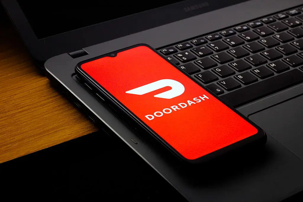 DoorDash finalized a huge $131 million settlement (Thomas Fuller/SOPA Images/LightRocket via Getty Images)