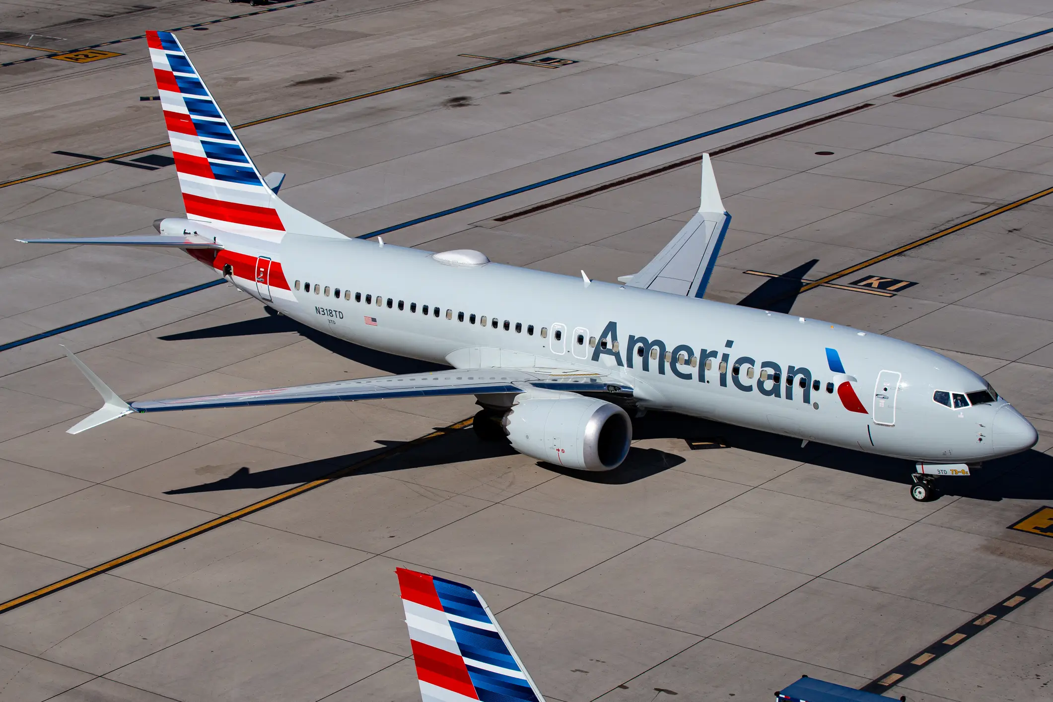 American Airlines passenger plane (Boeing 737-8 MAX | N318TD) taxiing to gate at Phoenix Sky Harbor International Airport (Getty Images)