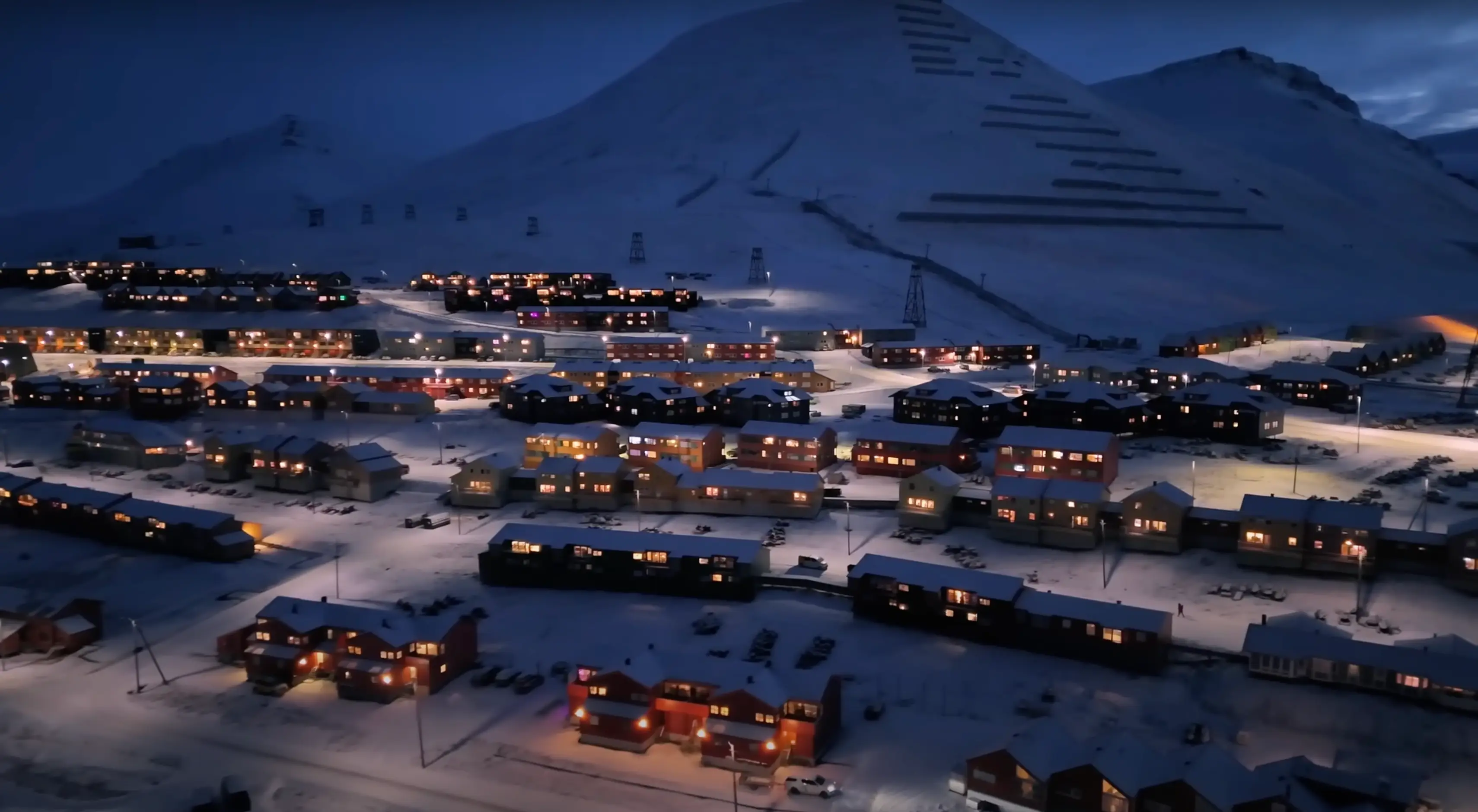 This is what 3pm in Svalbard looks like (YouTube/@CeciliaBlomdahl)