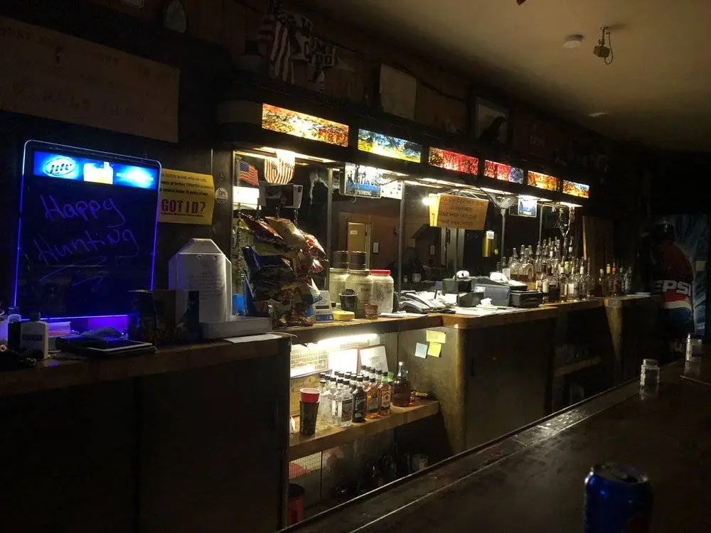The Split Rock Bar & Cafe is one of the few remaining businesses (Yelp)