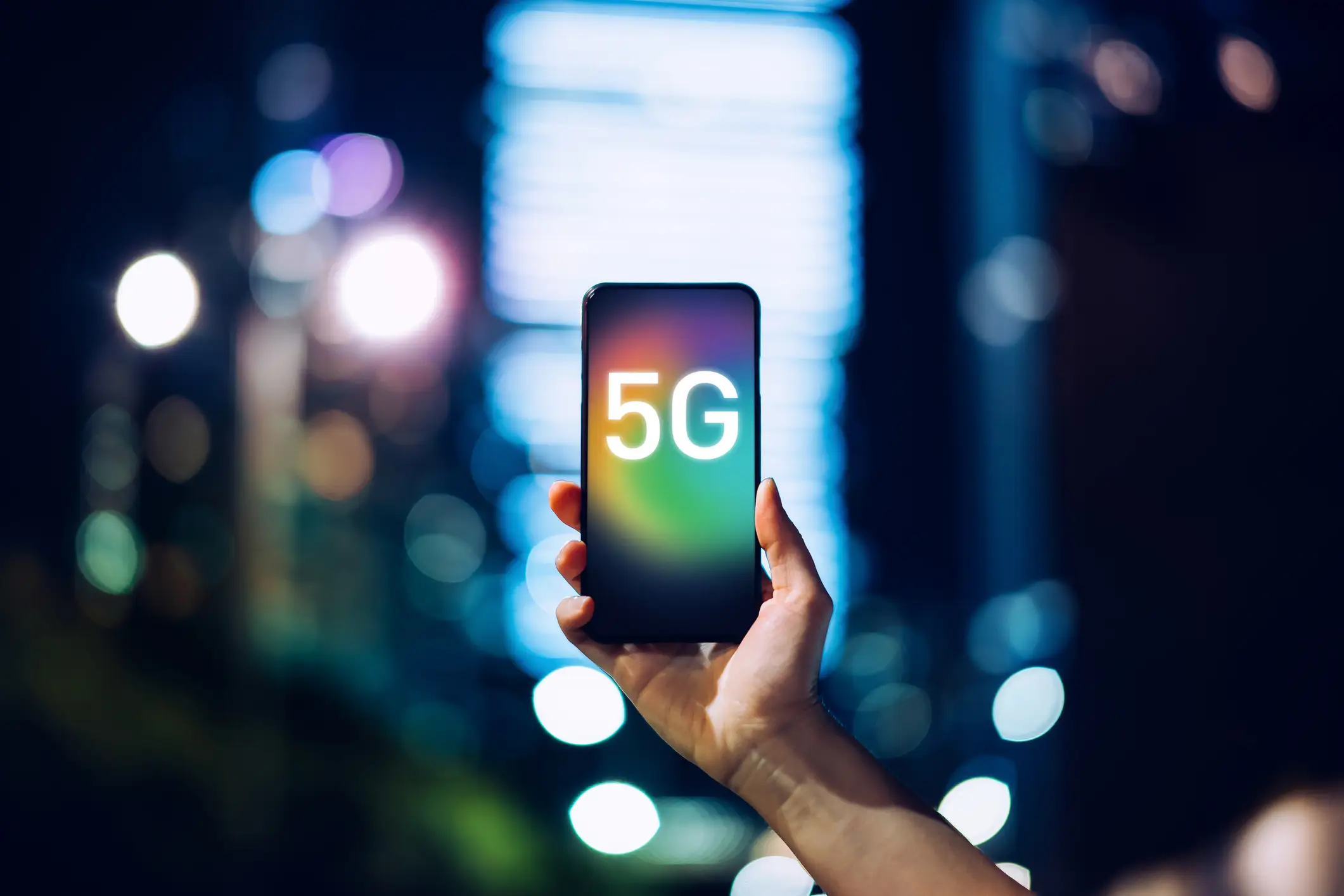 iOS 27 is expected to introduce support for 5G satellite internet (d3sign/Getty)