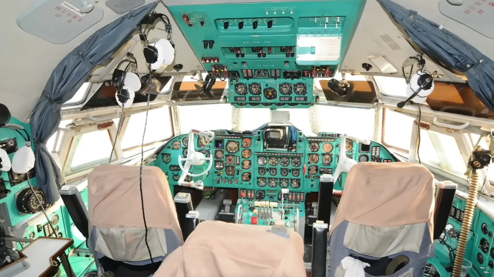 It takes up to five technicians to fly this aircraft (YouTube/@SamChui)