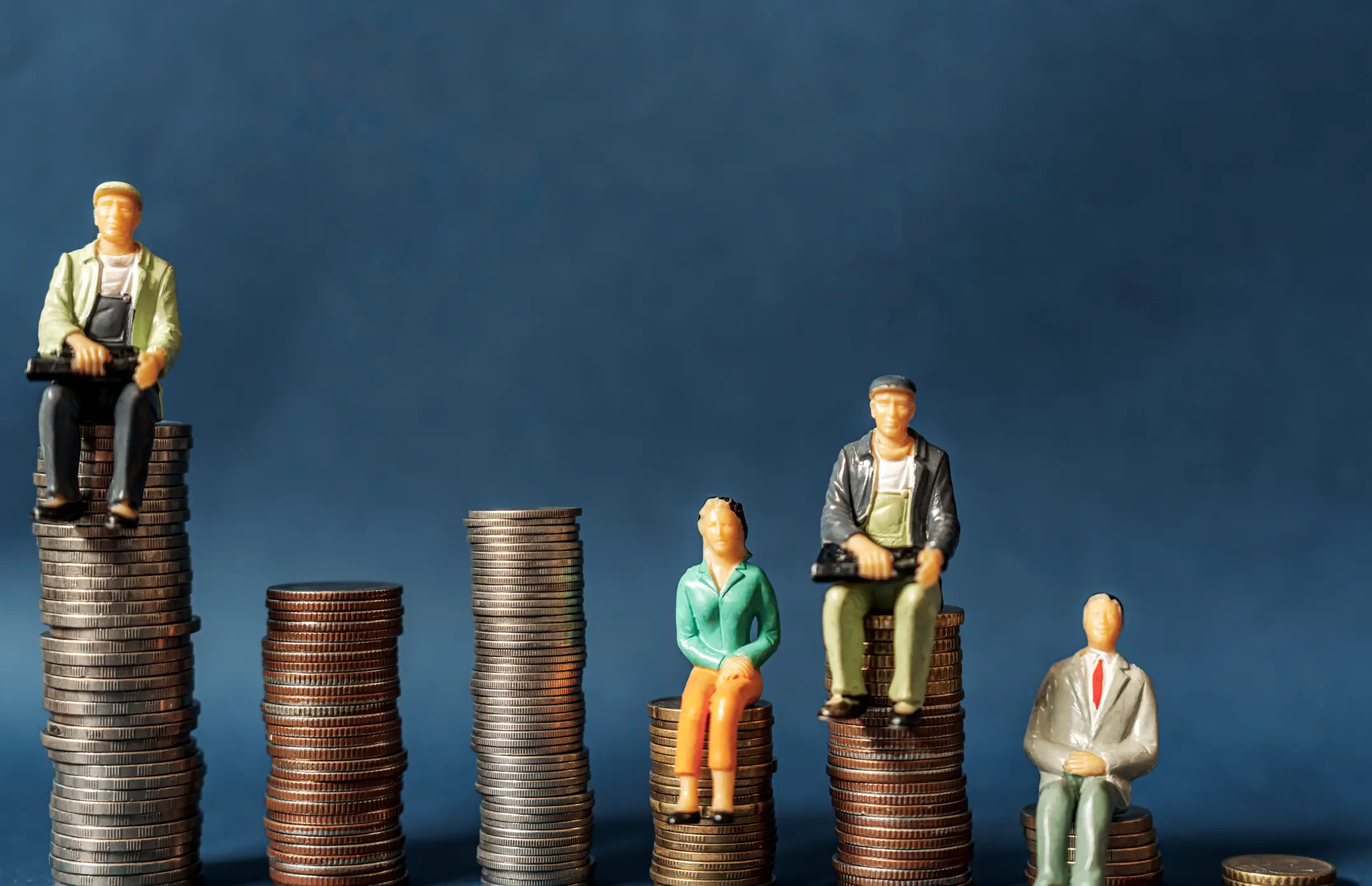 Friedberg thinks Social Security is a con in preparing us for old age (sakchai vongsasiripat / Getty)