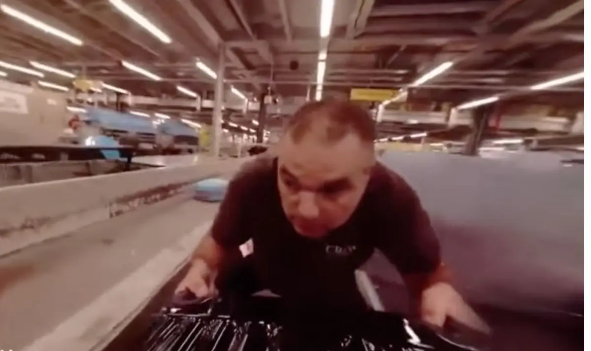 A combination of people and robots get your baggage from point A to B. (Schiphol Airport/YouTube)