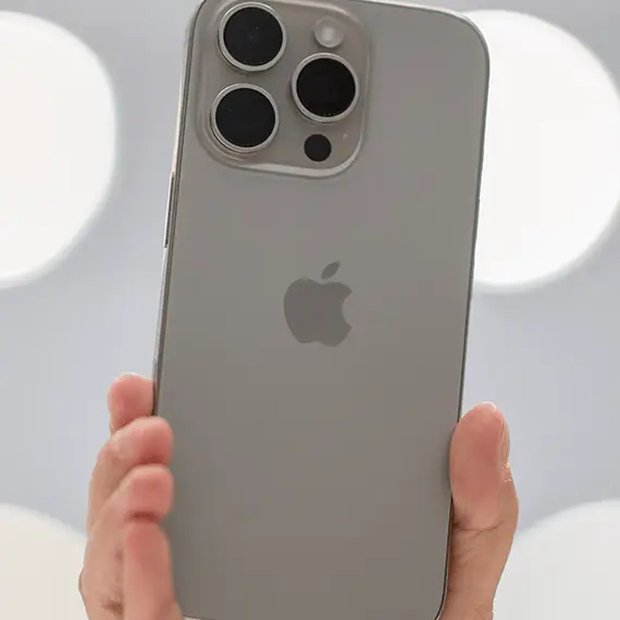 People stunned after realizing the 'Apple' on the back of their iPhone is actually a hidden button