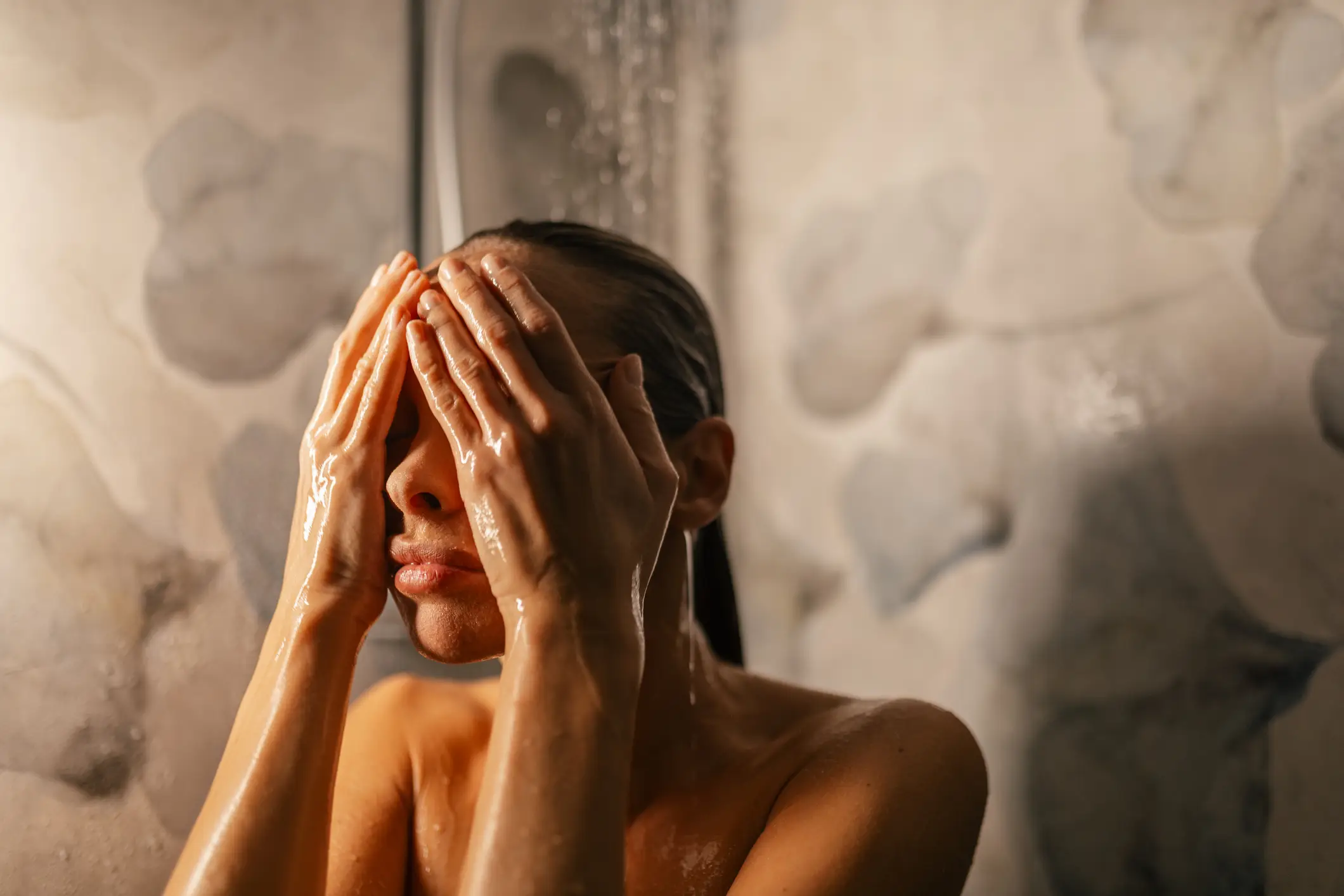 Women who urinate while showering are putting their pelvic floor muscles under extra strain. (miljko/Getty)