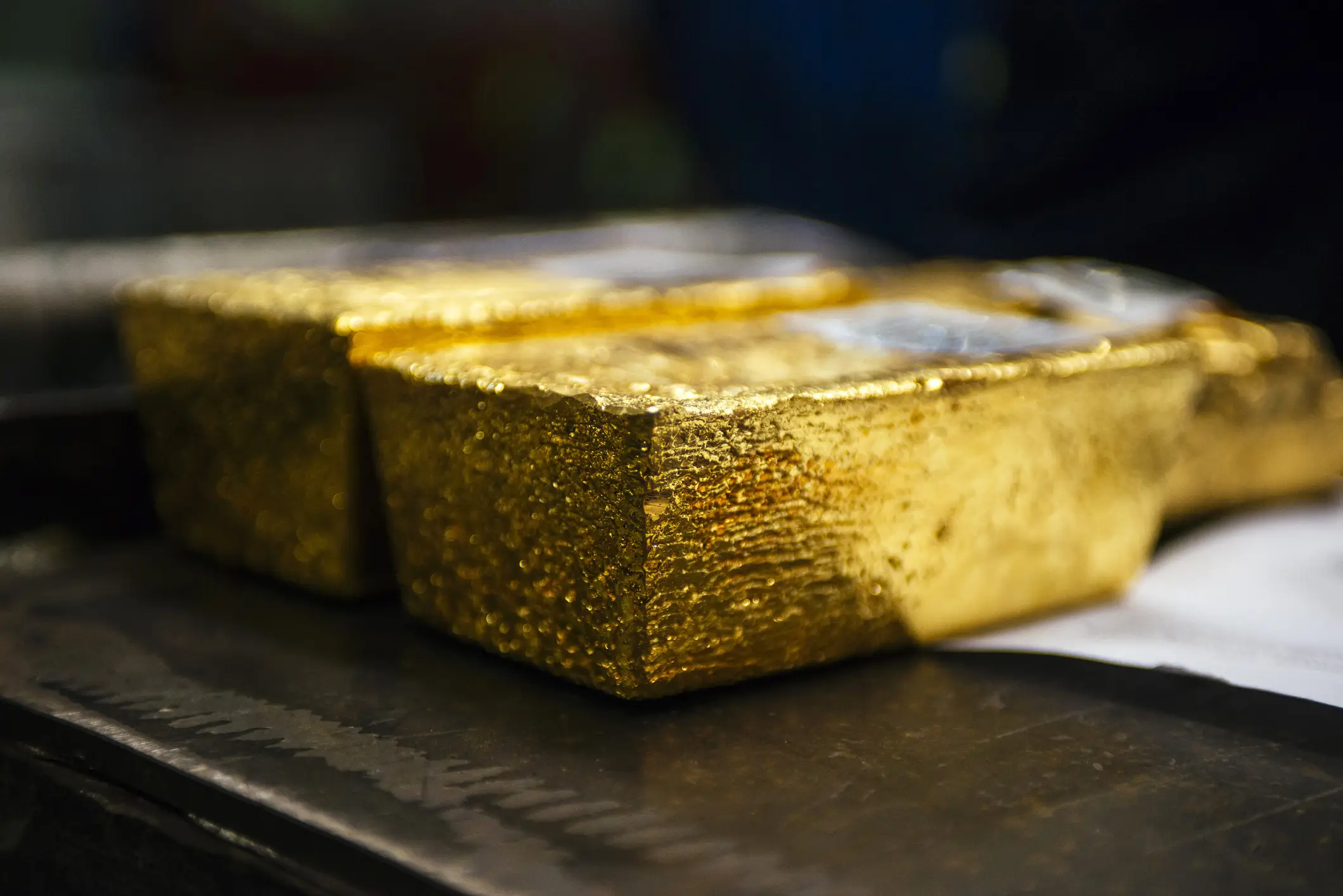 Gold plays a big role in protecting national economies and is key to manufacturing batteries and electronics / Bloomberg Creative Photos / Getty