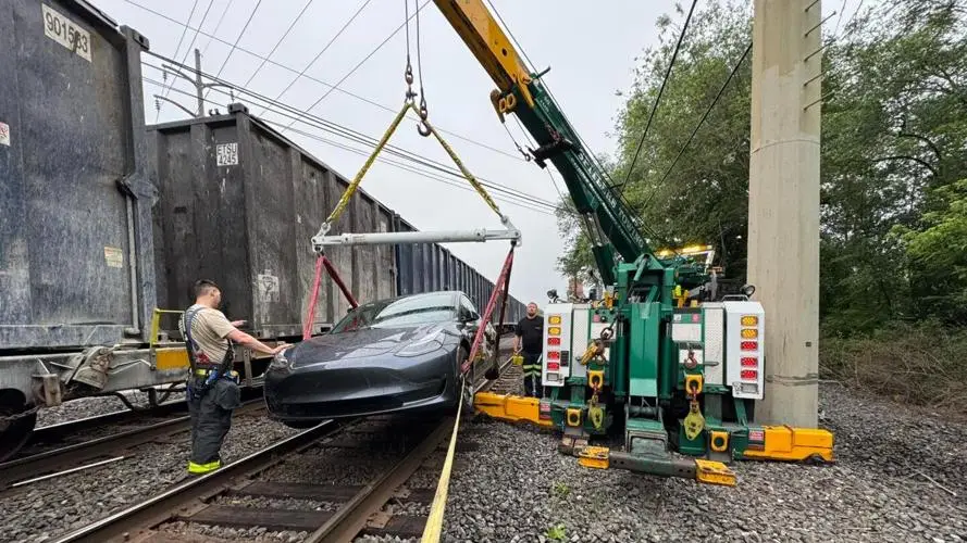 The Tesla being lifted off the train tracks (WFMZ/Spitlers Garage & Towing)