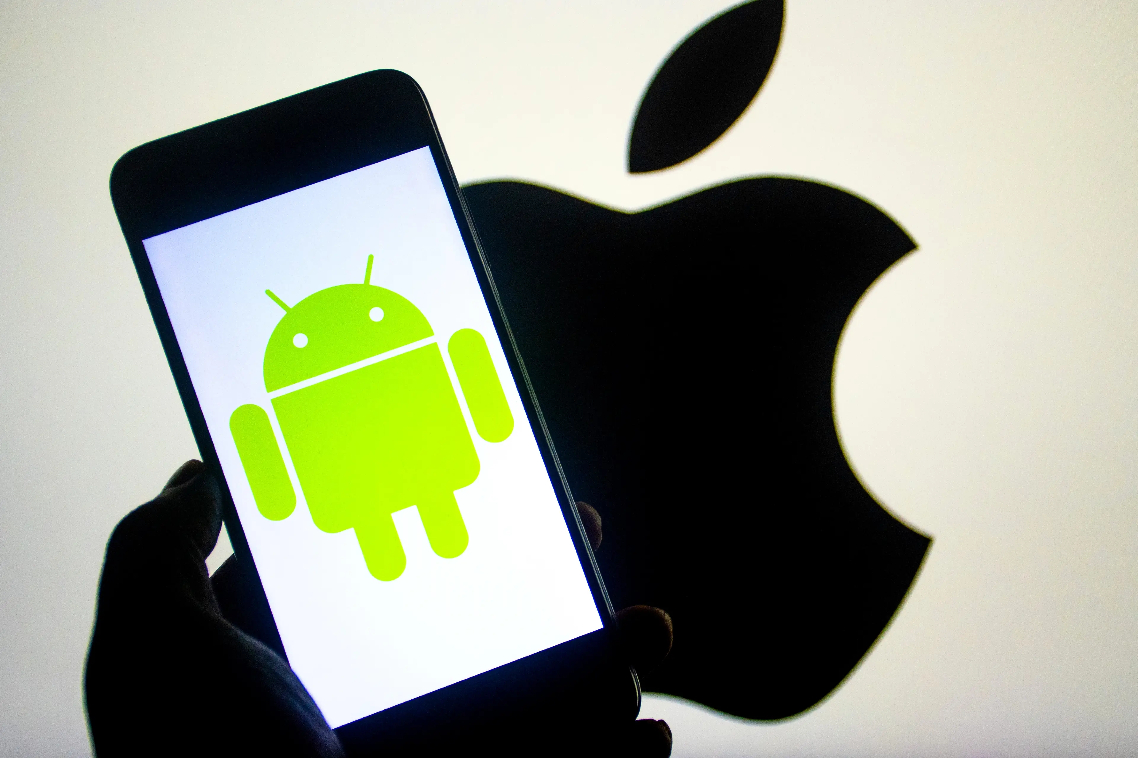 RCS messaging will be available between Android and iPhone users (Avishek Das/SOPA Images/LightRocket via Getty Images)
