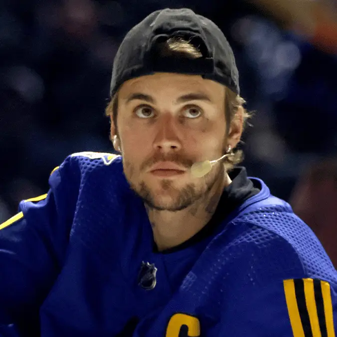 Elon Musk responds as Justin Bieber threatens Apple with 'rear naked choke hold' over iPhone feature