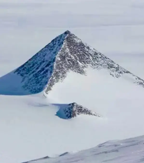 The mysterious snow pyramid / Google Earth