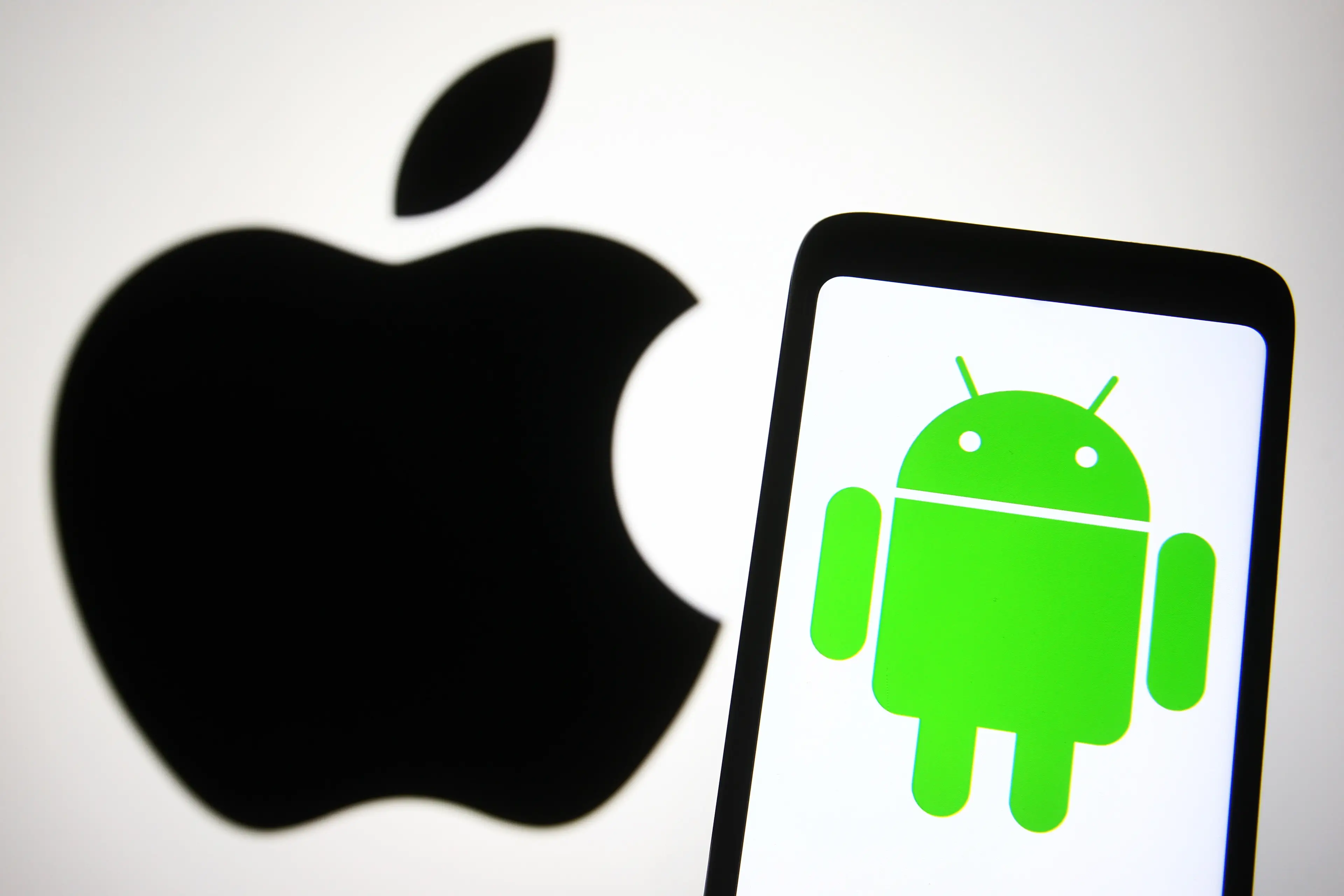 Android users have something to say about the new Apple update (Pavlo Gonchar/SOPA Images/LightRocket via Getty Images)