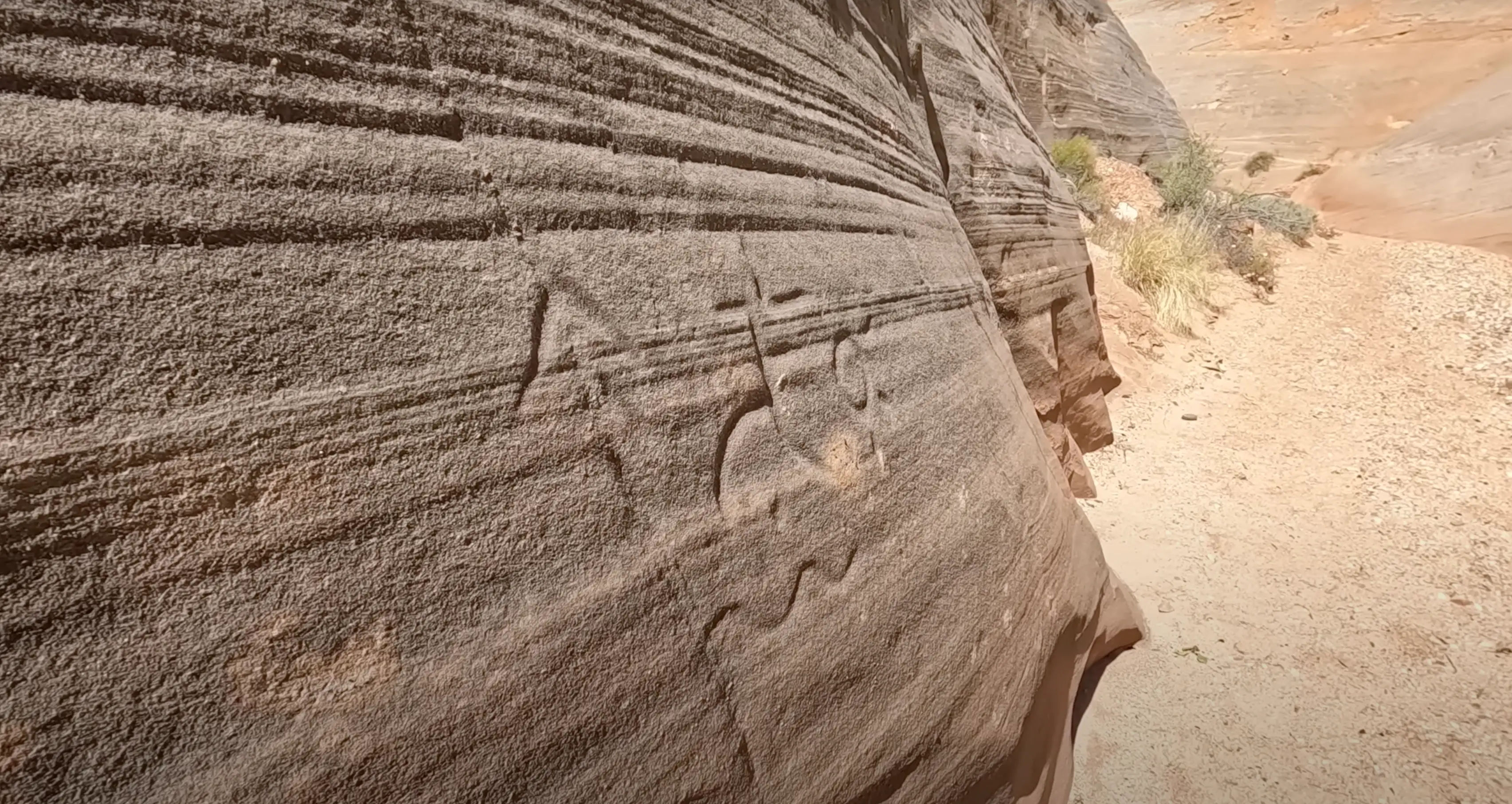 The unexplained waves in the rocks follow a pattern (The POV Channel/YouTube)