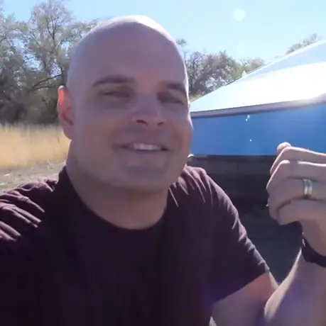 ANGELA WEISS/AFP via Getty Images/YouTube/@JerryRigEverything