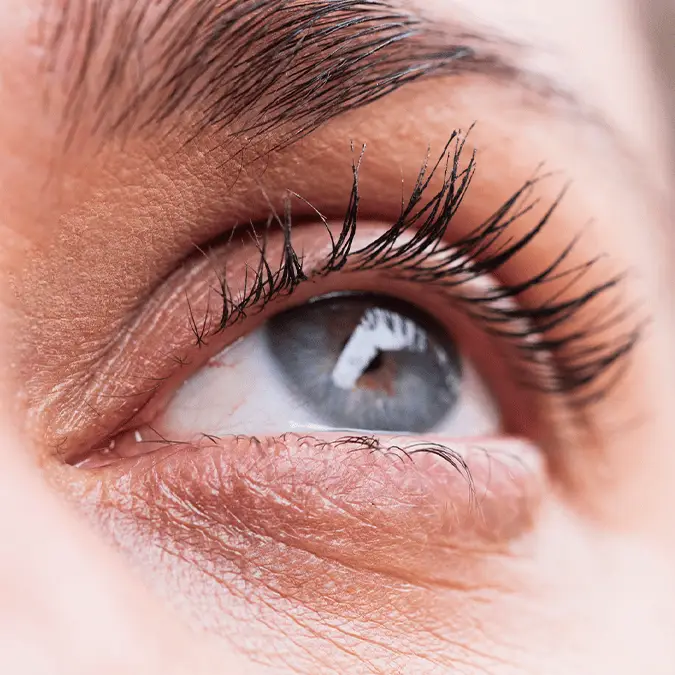 Eye surgeon issues warning over popular habit that could harm your ...
