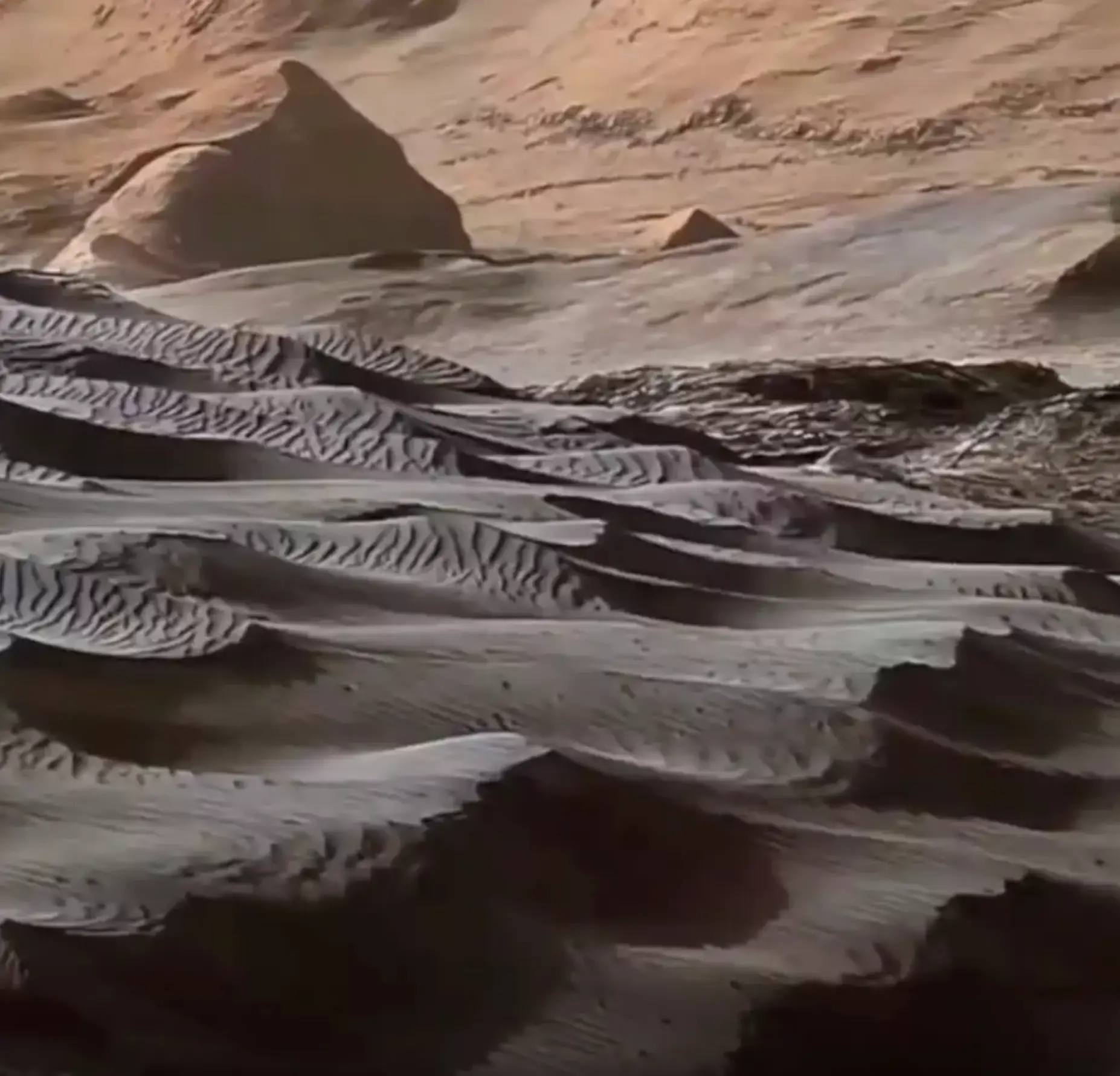 NASA has released footage of the sand dunes on Mars (NASA/JPL-Caltech/MSSS)