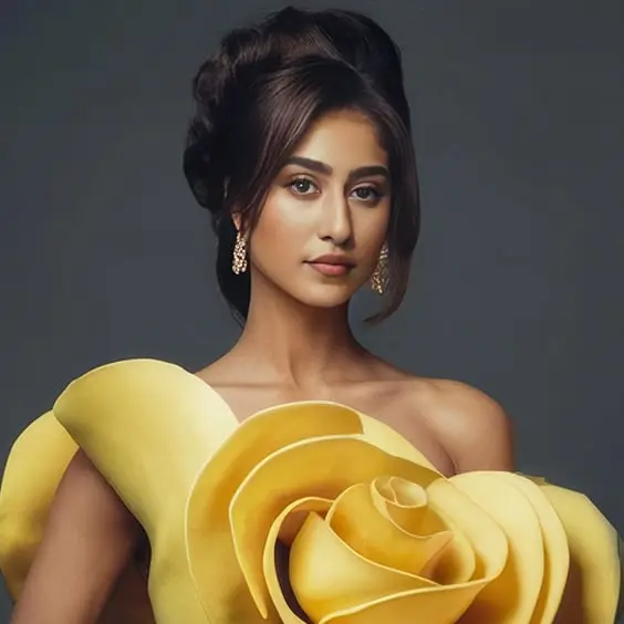 Instagram/zarashatavari / Instagram/ai.serenyay