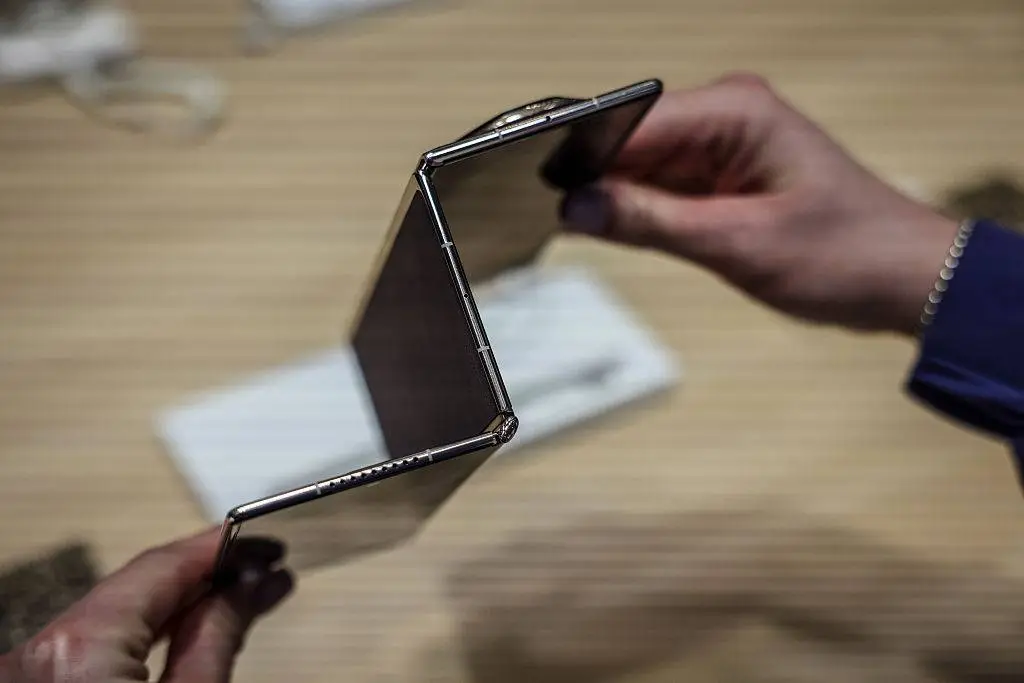 Folding phones require extreme precision to manufacture their components (Bloomberg / Contributor / Getty)